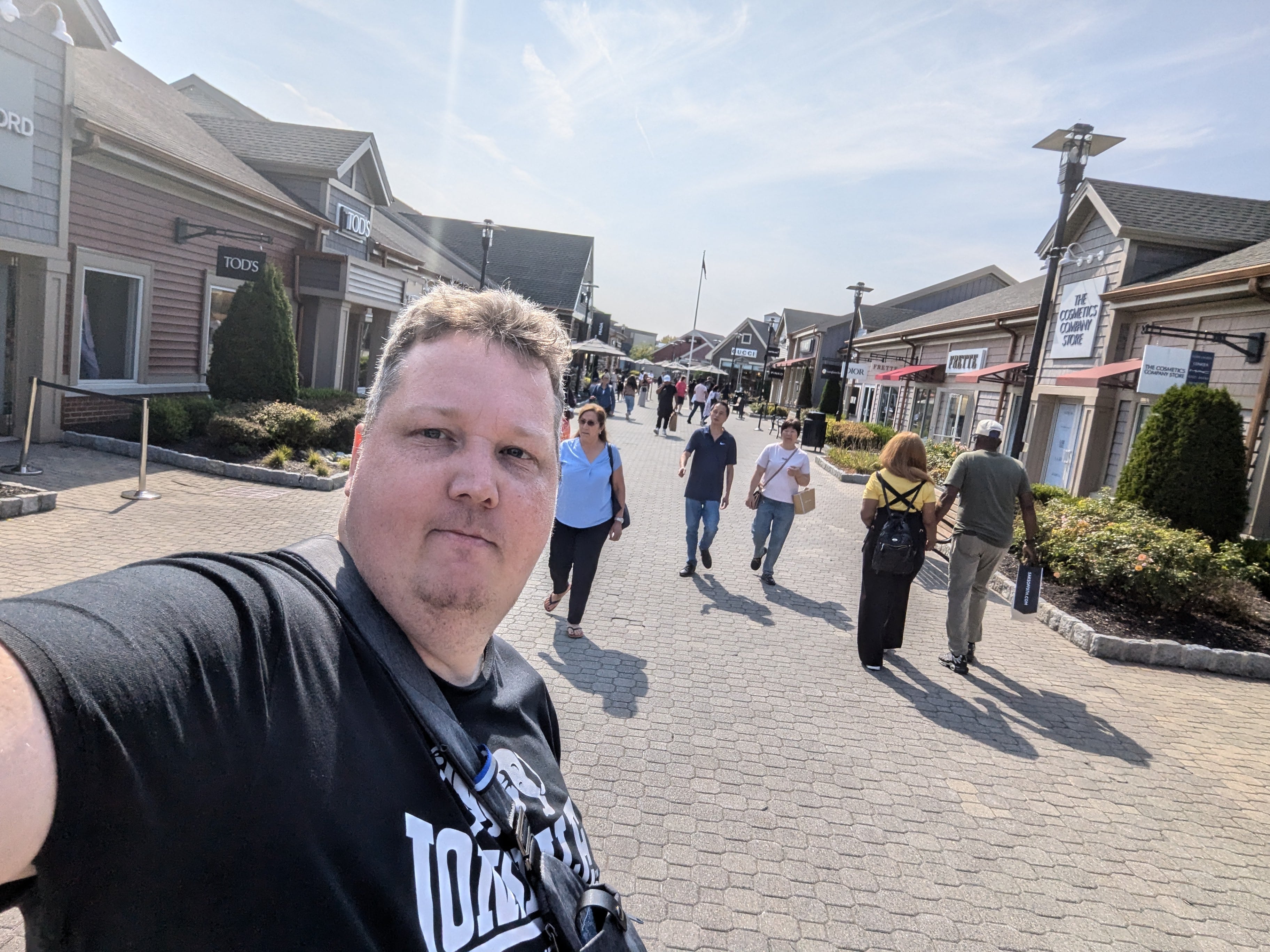 Tag 9: Shopping Outlet Tag 9: Shopping Outlet